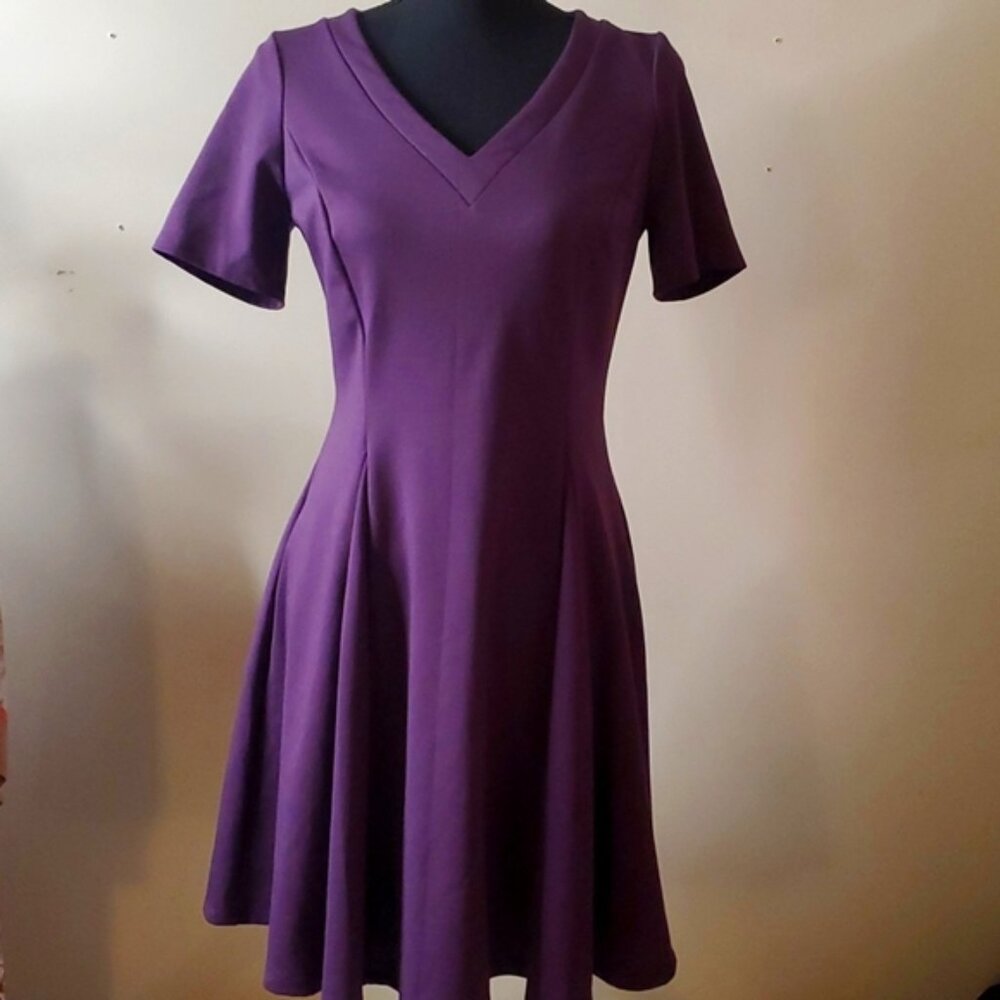 Simply Vera solid  purple short sleeve shift jersey knit midi dress.